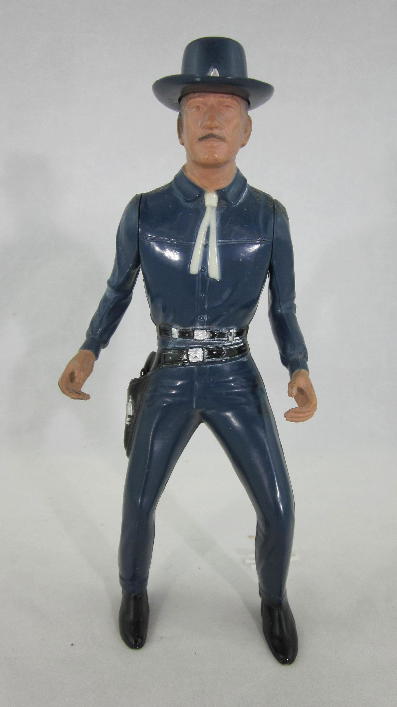 Hartland Series Set #766 Paladin/Richard Boone: UNBOXED Hartland Western Series Paladin/Richard Boone on foot from Have Gun, Will Travel TV Show. Condition very good, marks on both shoulders, NO box. 1 piece, only issued 1959-1960, difficult to fin