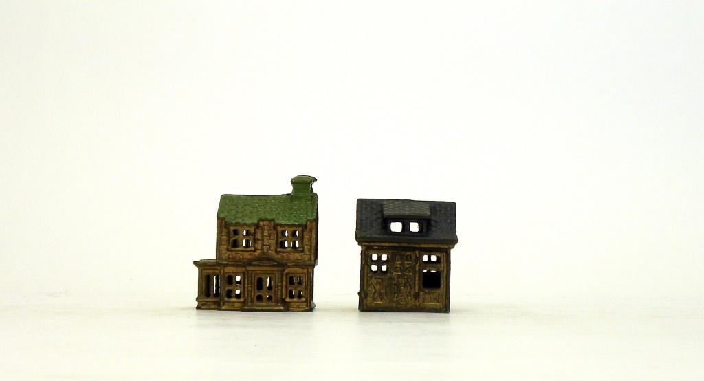 Small Colonial House / One Car Garage Iron Banks (1 of 6)