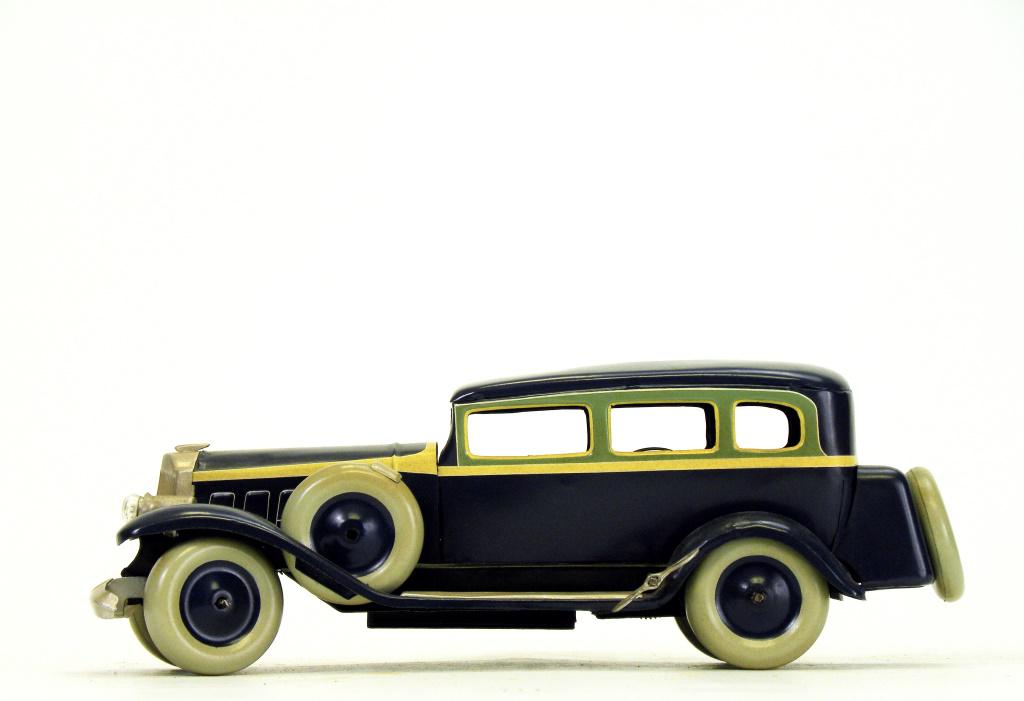 Prewar "Art Deco" Coupe Tin Toy (1 of 6)