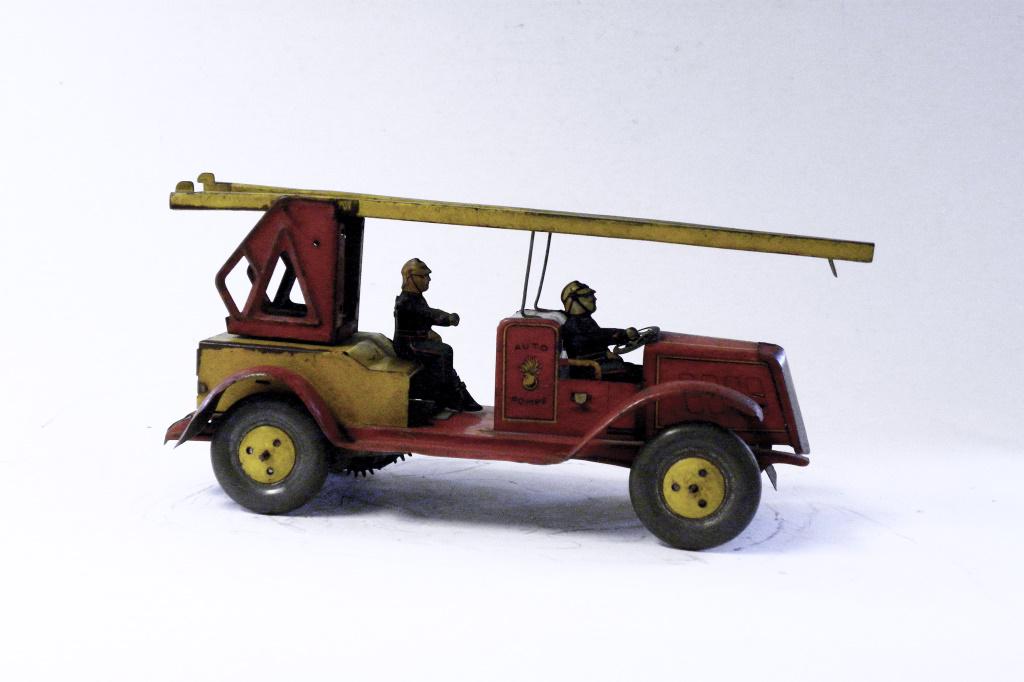 Aerial Ladder Truck Windup Toy (1 of 6)