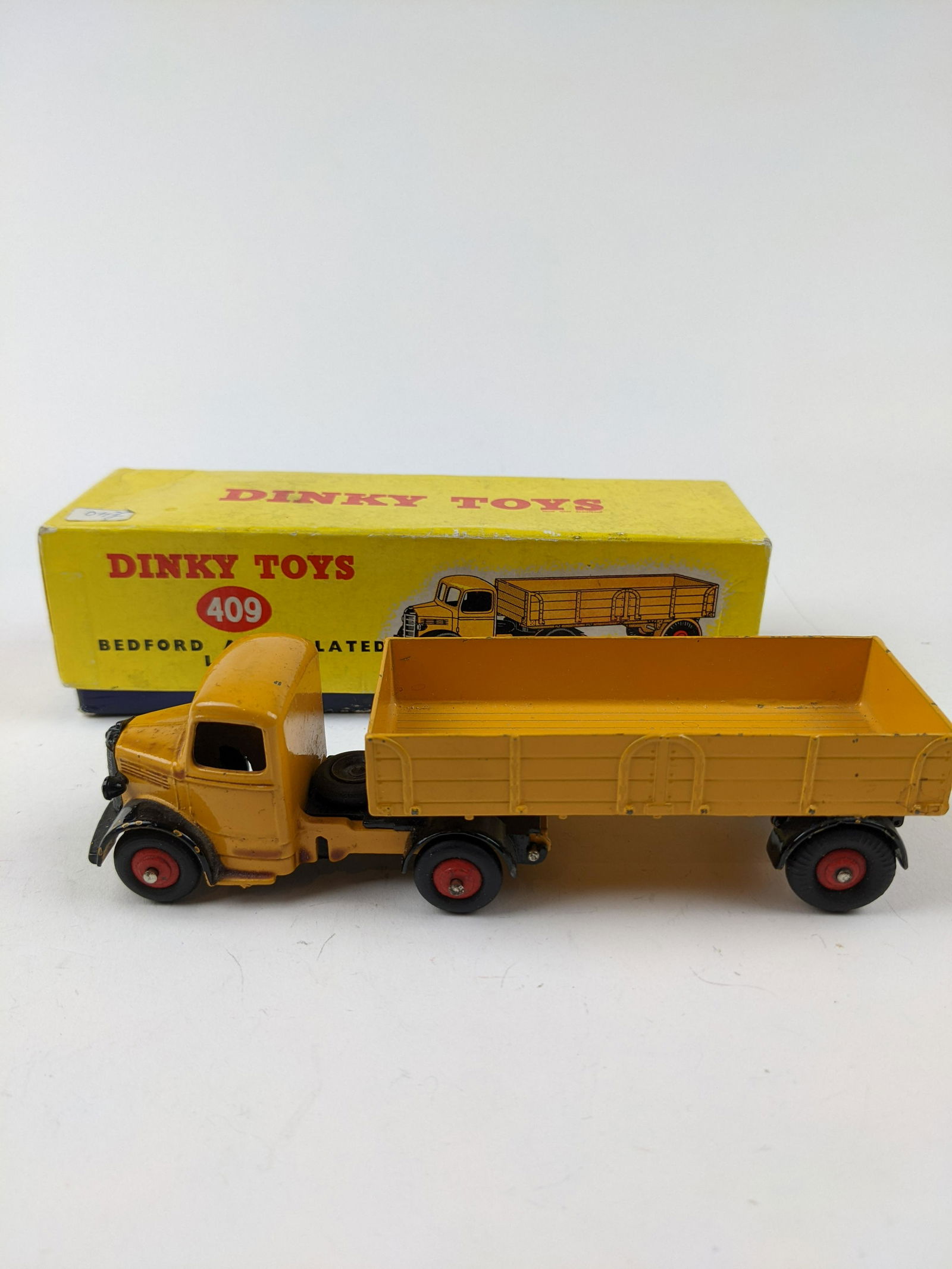 Dinky 409 Bedford Articulated Lorry Commercial (1 of 1)