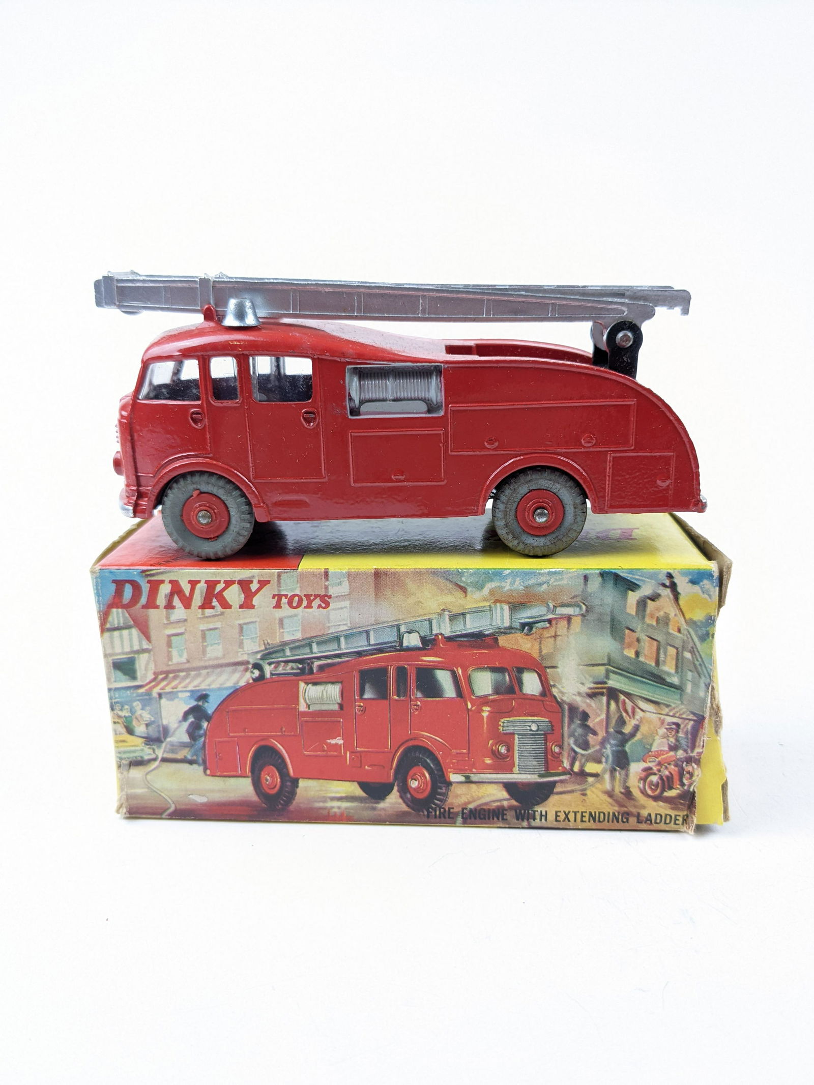 Dinky 955 Fire Engine/Ladder Commercial (1 of 1)