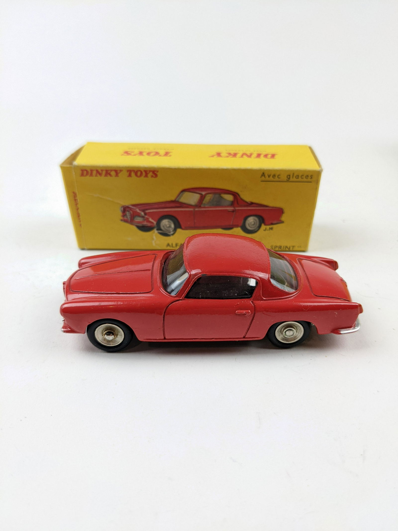 Dinky French 527 Alfa Romero 1900 Super Srint (1 of 1)