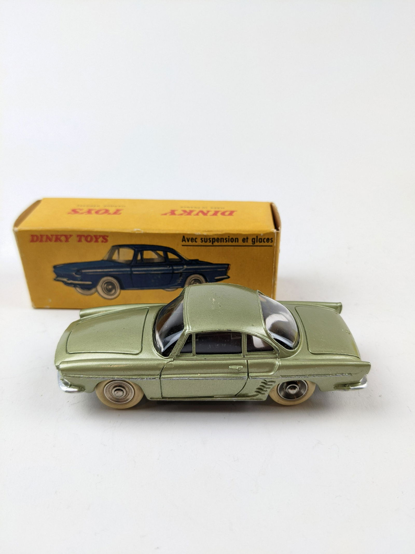 Dinky French 543 Renault Floride (1 of 1)