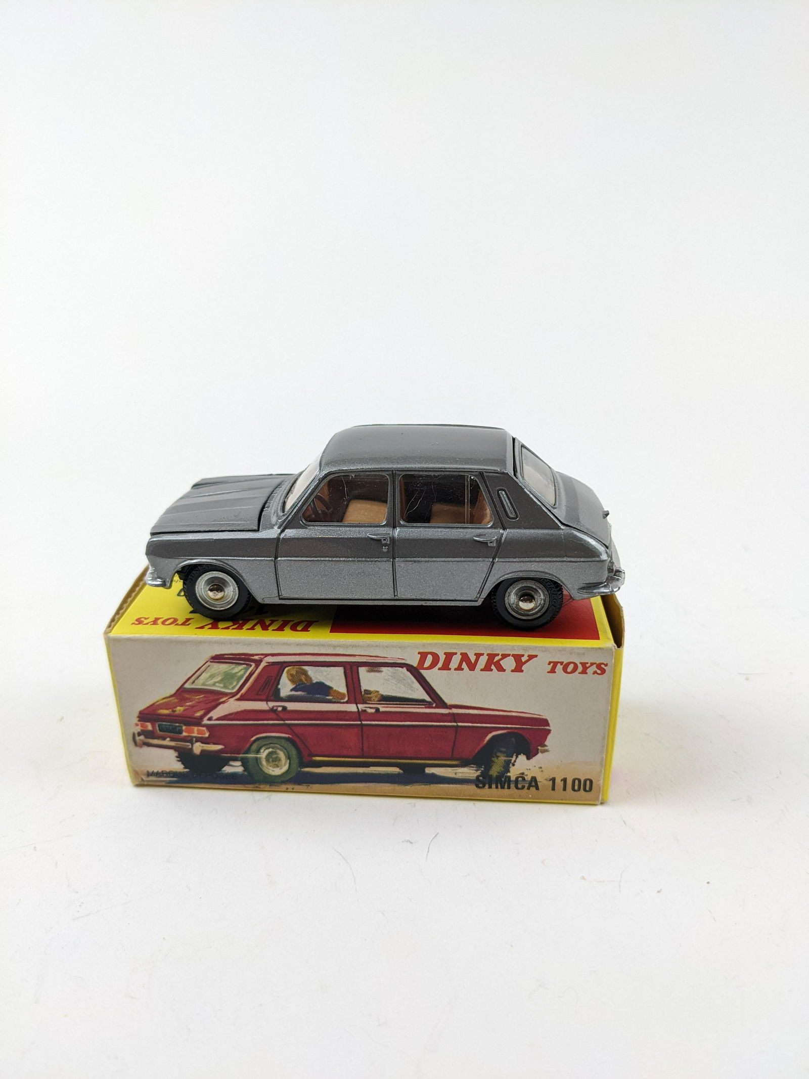 Dinky French 1407 Simca 1100 (1 of 1)