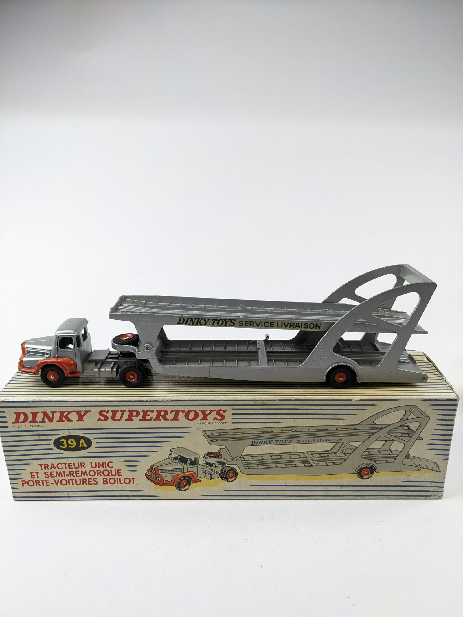 Dinky French 39A Tracteur Unicorn Semi Boilot (1 of 1)