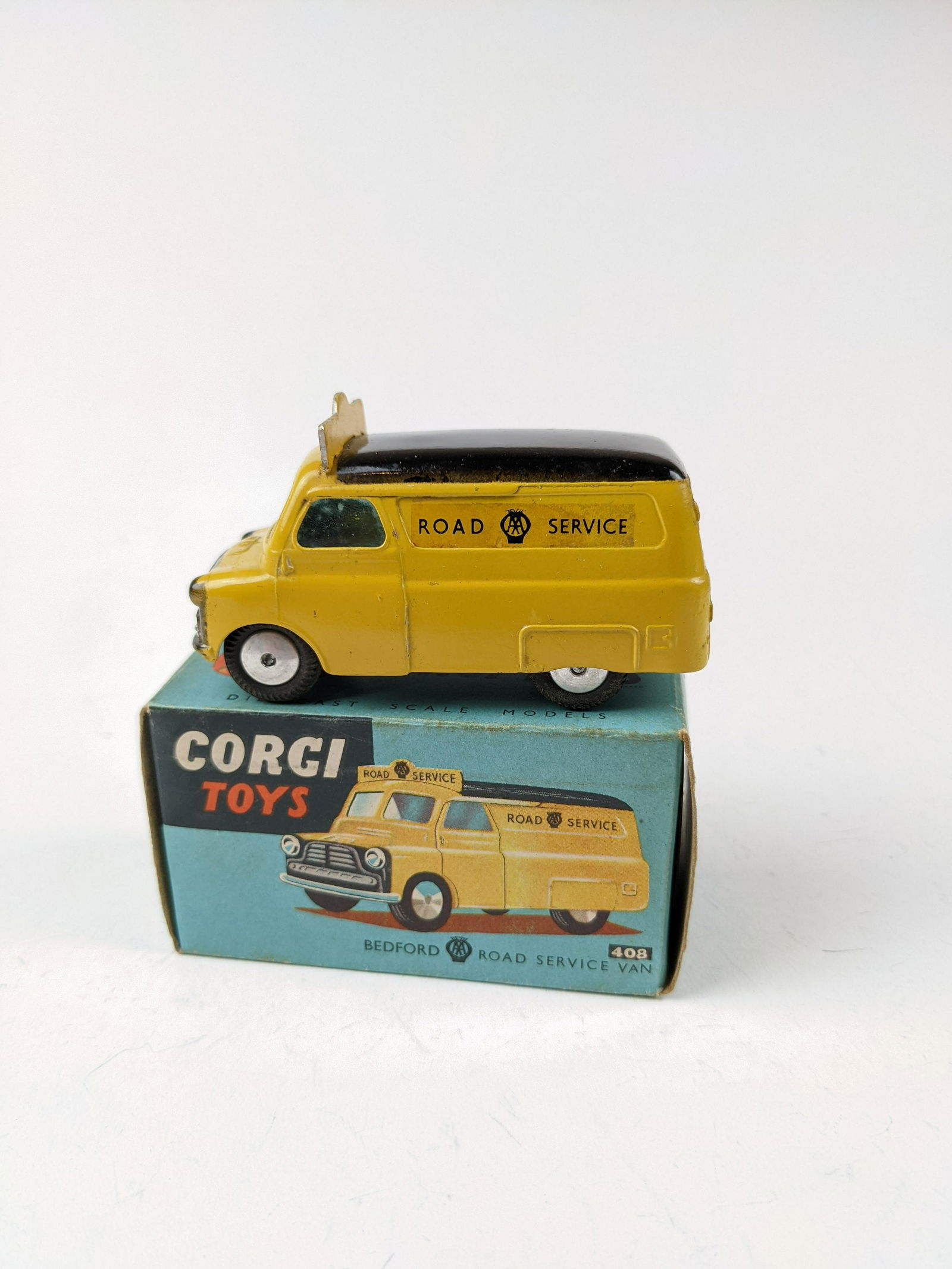 Corgi 408 Bedford Road Service Van (1 of 1)