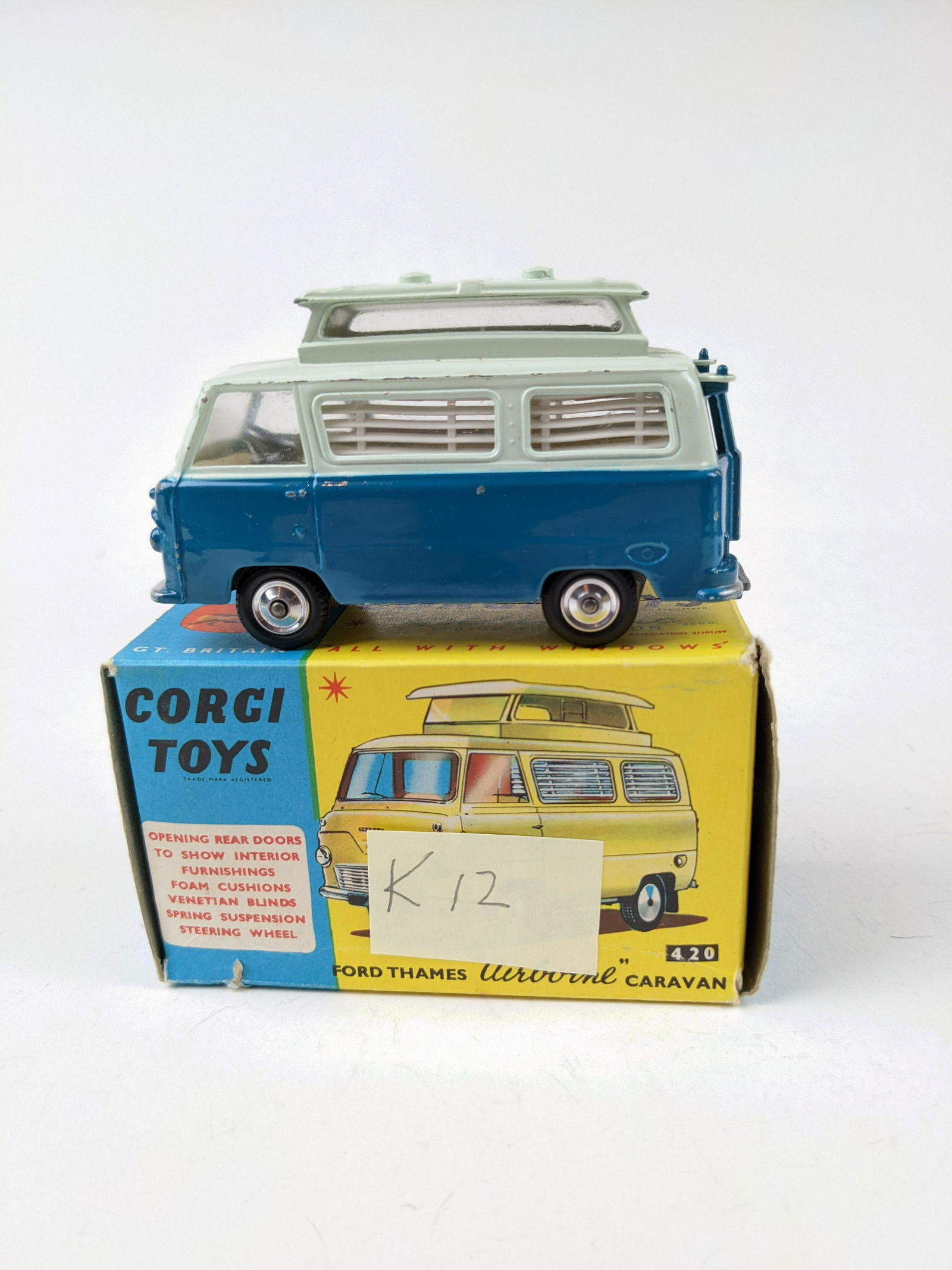 Corgi 420 Ford Thames Caravan (1 of 1)
