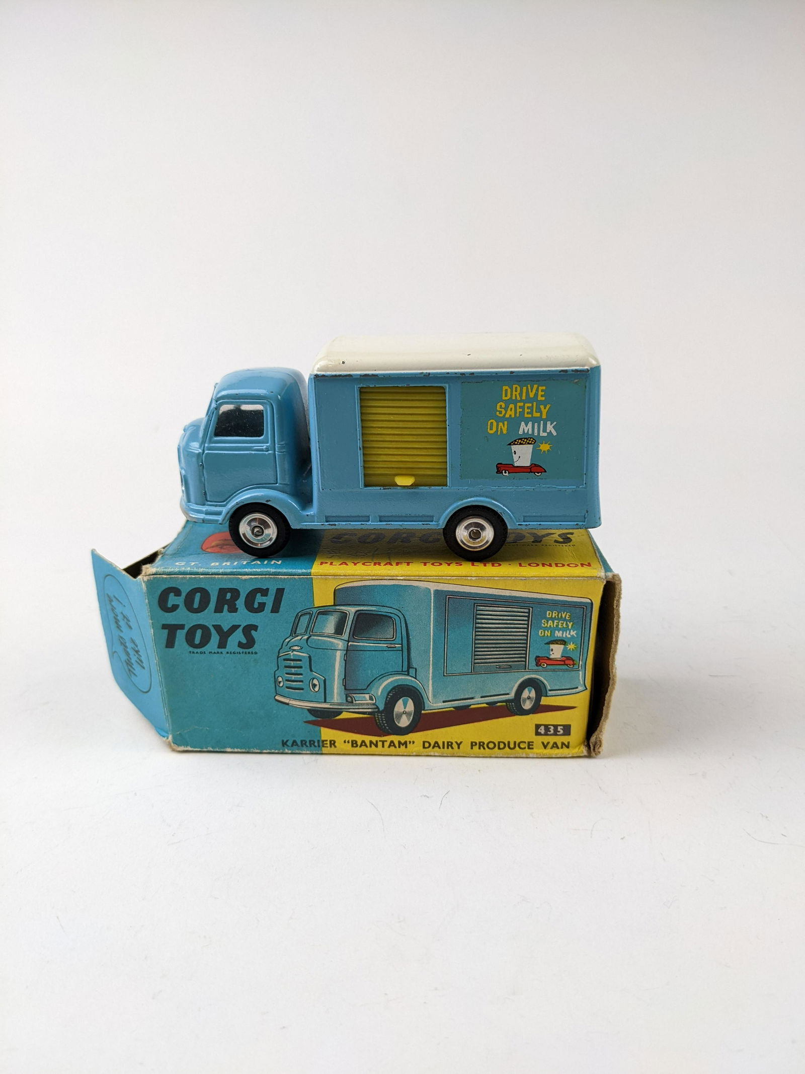 Corgi 435 Karrier Dairy Van (1 of 1)