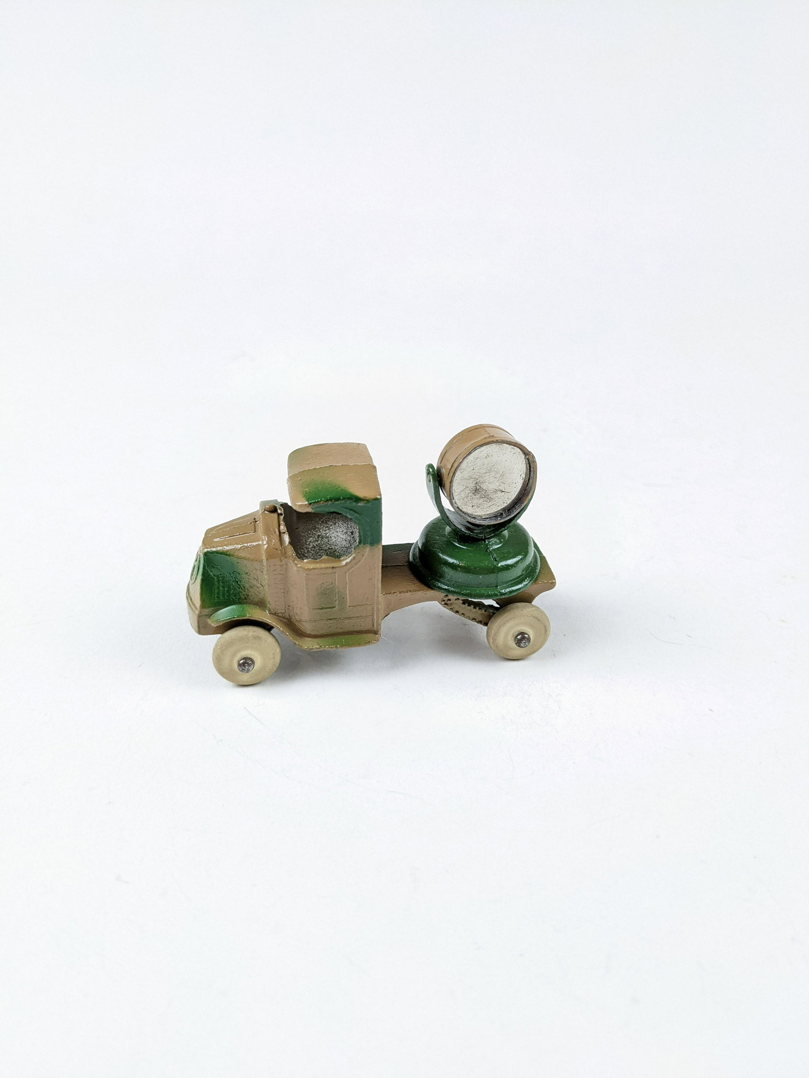 Tootsietoy WWI Camo Searchlight Truck: 1 Piece Condition Excellent No Box