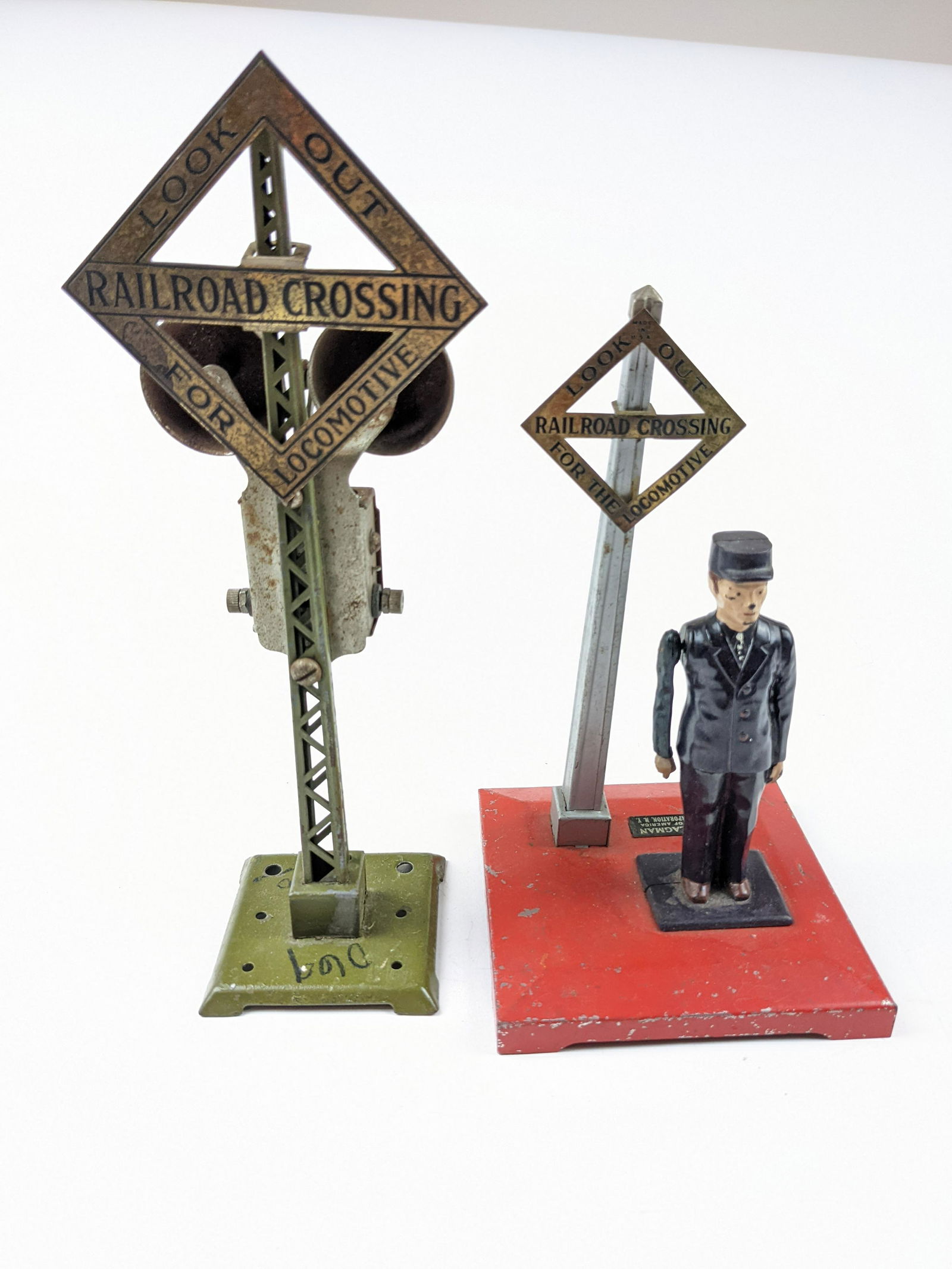 Lionel Train Crossings Standard (1 of 1)