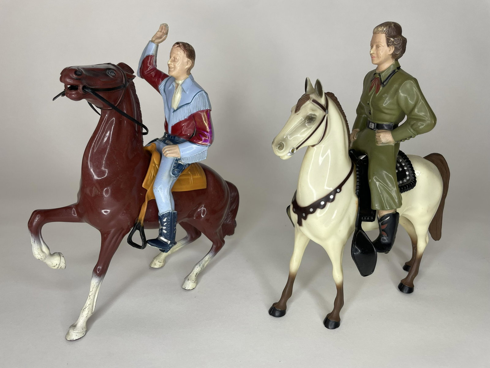 Lot of 2 Hartland Roy Rogers & Dale Evans: 2 Pieces. Good Condition; Missing a variety of accesories.