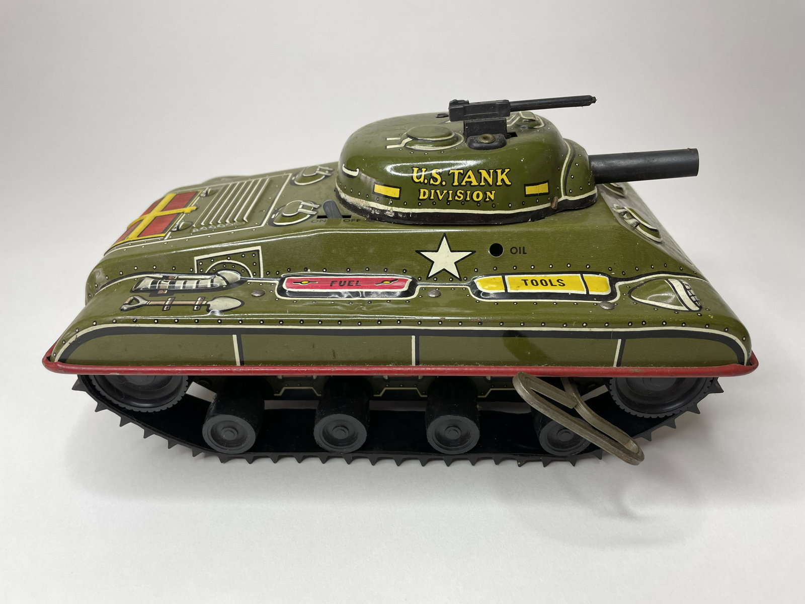 Marx US Tank Division 392: Wind-up. 10 1/2 inches in length. Working sluggishly. Excellent Condition.