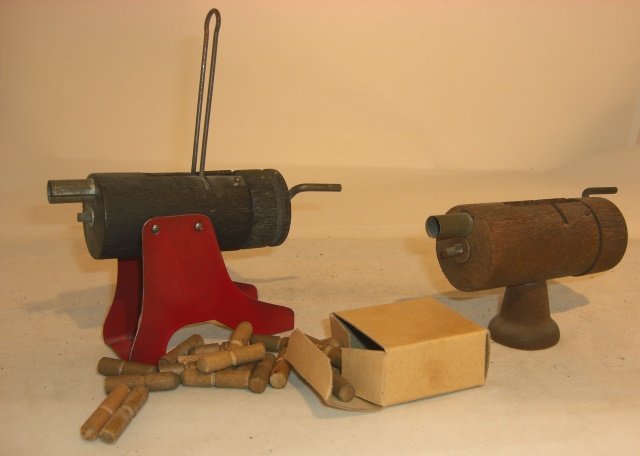 2 MACHINE GUNS (1 of 1)