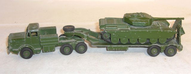 DINKY TANK CARRIER AND TANK (1 of 1)