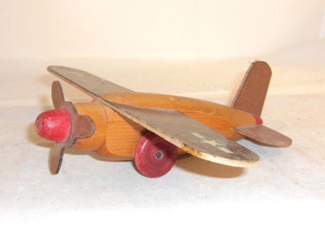 UNKNOWN MAKER WOOD AIRPLANE (1 of 1)