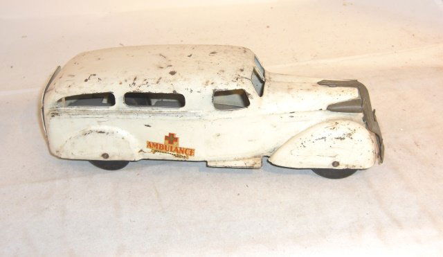 WYANDOTTE TOYS AMBULANCE (1 of 1)
