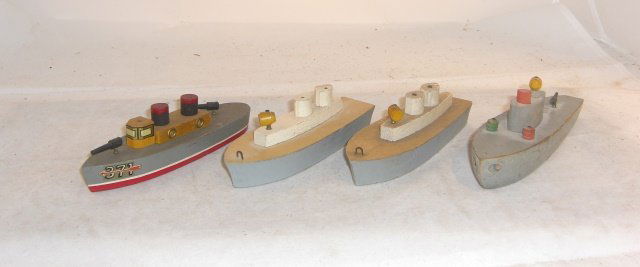 4 WOOD SHIPS: 3 x 6"; 1 x 7"; 3 probable Keystone; 1 no markings; very good condition