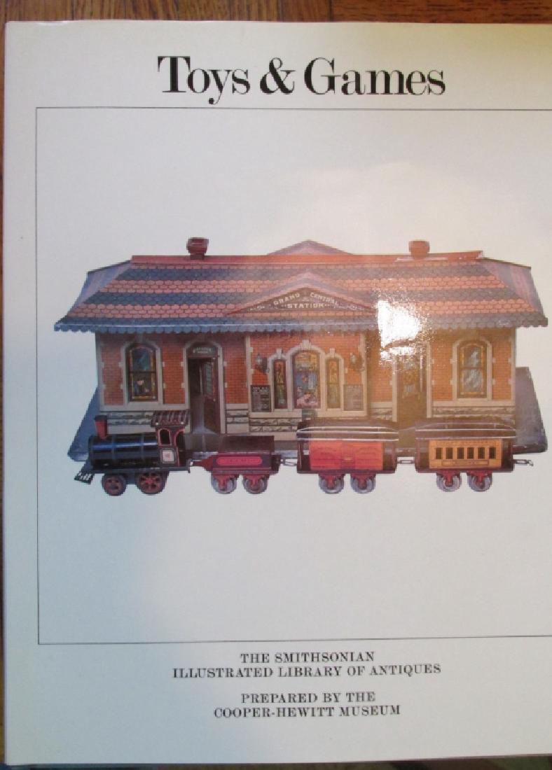 Smithsonian Antique Reference on Toys & Games (1 of 1)