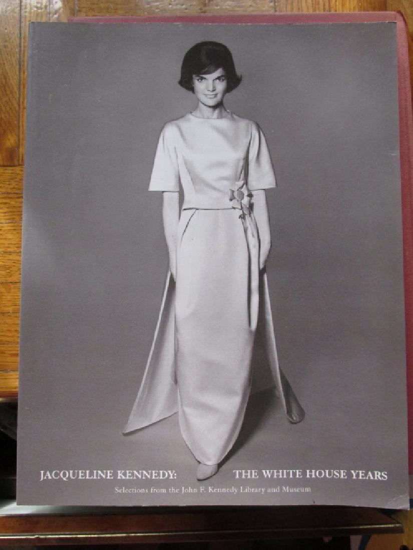 Jacqueline Kennedy - The White House Years: Jacqueline Kennedy - The White House Years Selections from the John F. Kennedy Library and Museum Author: Hamish Bowles Illustrations Color B/W Illustr