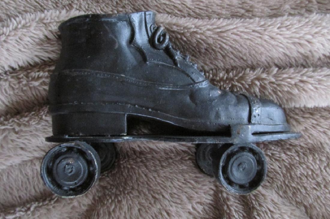 Bronze Shoe on Roller Skate: Bronze Shore on Roller Skate This is quite unique. The style of the shoe is circa 1920/30's. Material Bronze Demensions: