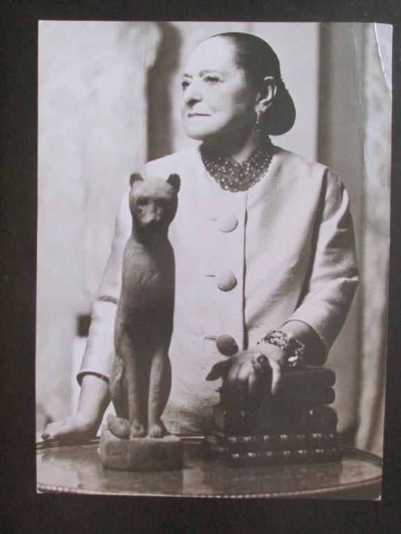 Madam Helena  Rubinstein with Egyptian Cat (1 of 3)