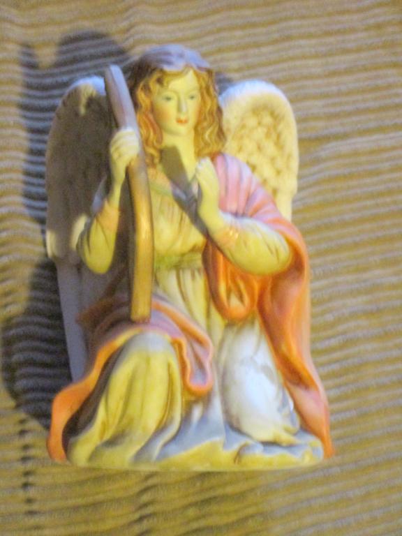 Orwell Angel with Harp: Orwell Angel with Harp Dimensions: H 7 1/2 W 5" Condition Report No defects noted