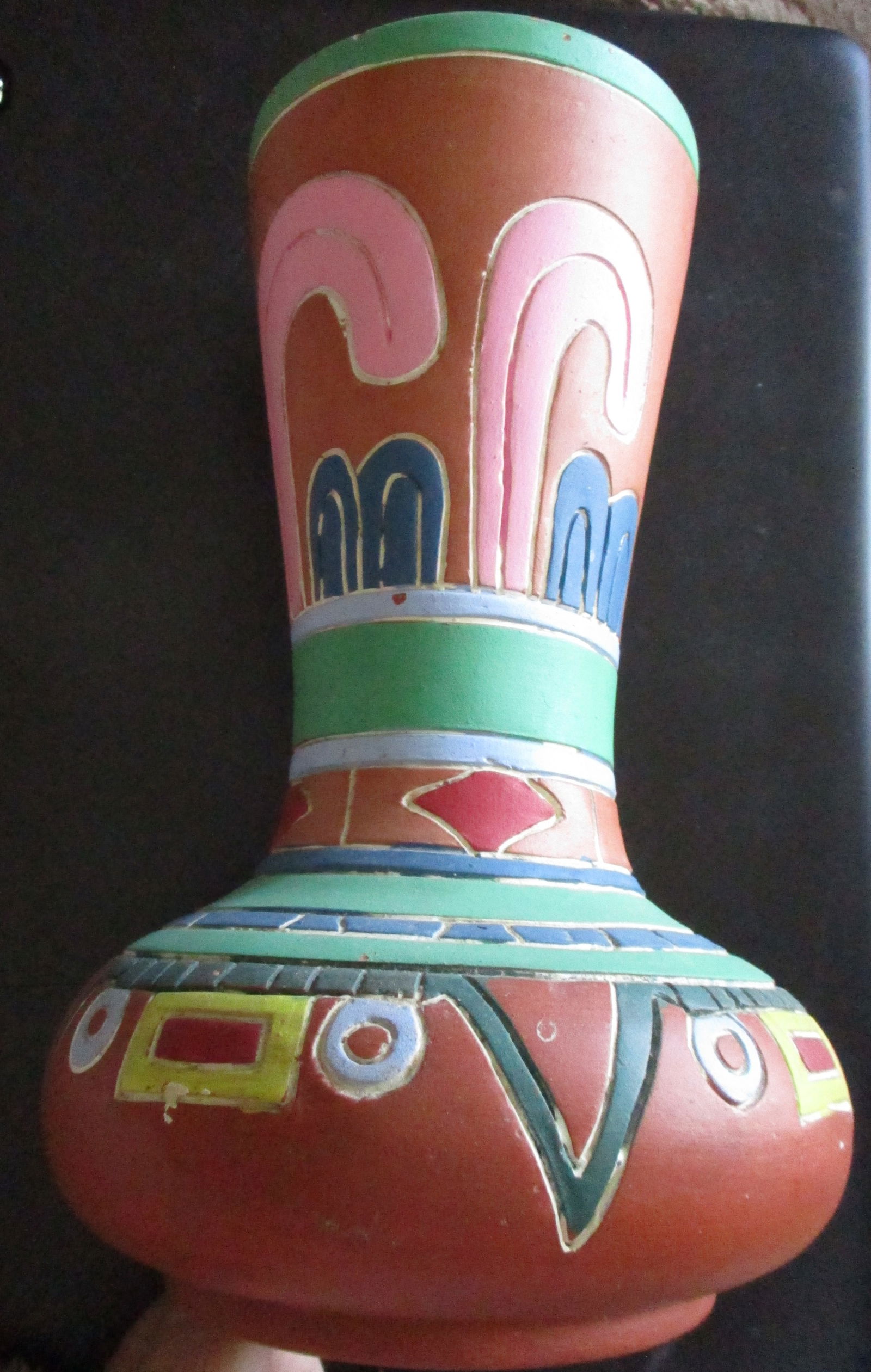 Unusual Mexican Vase: Unusual Mexican Vase Origin: Mexico Dimensions: H 9 1/2" D 5 1/2" Condition Report No defects noted
