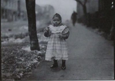 On The Street Hull House Chicago - Lewis W. Hine