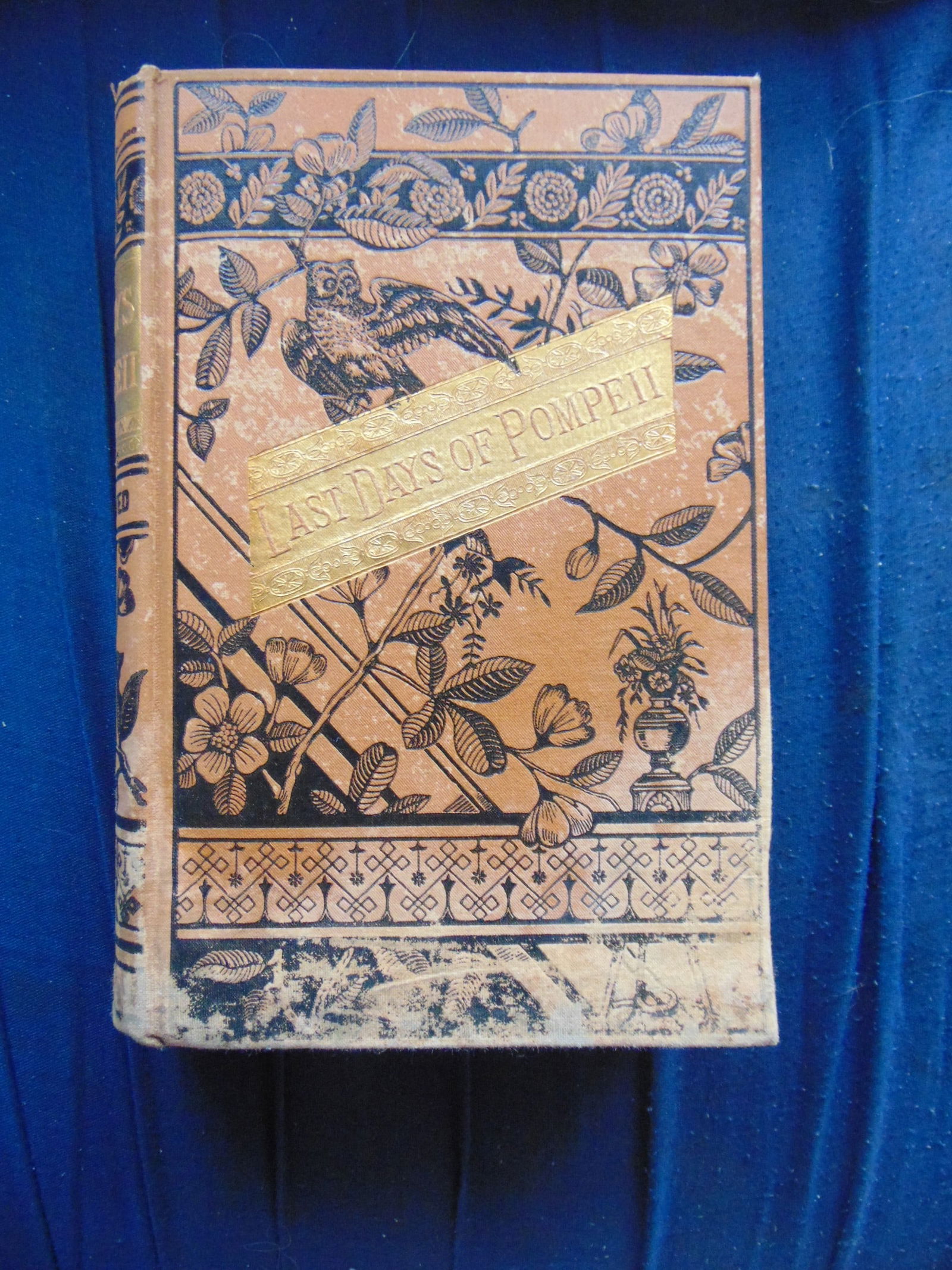 Last Days of Pompeii - Sir Edward Bulwer Lytton (1 of 5)