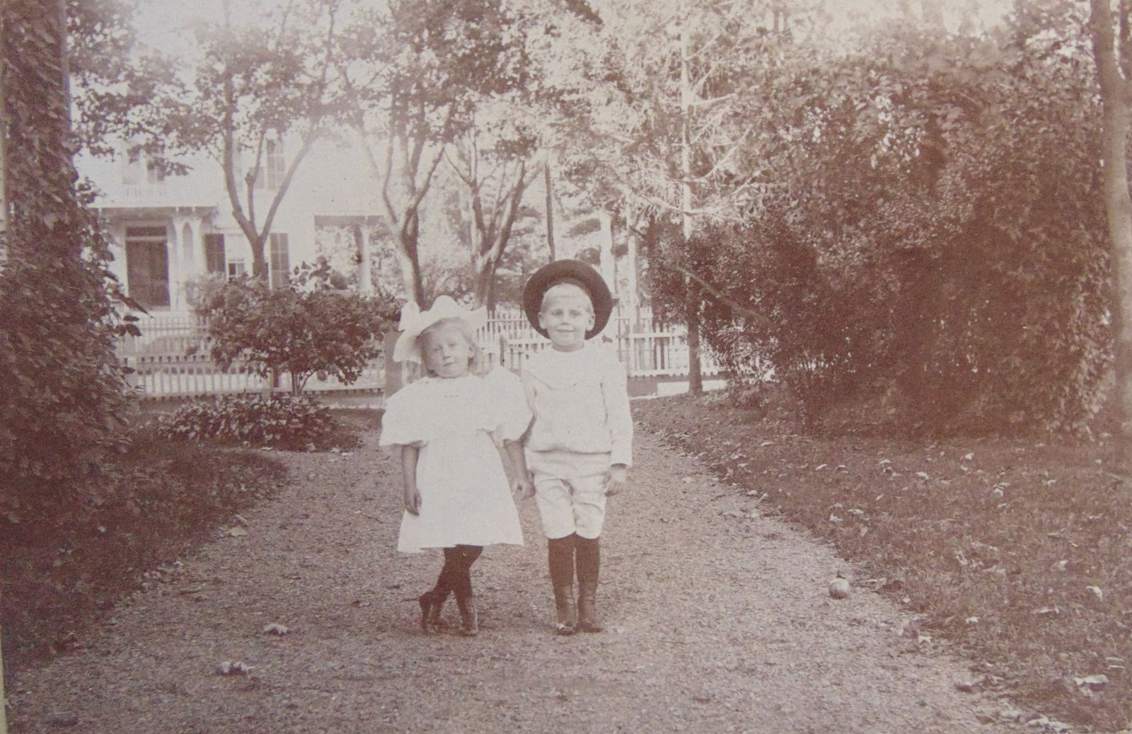Photo of Edwardian Boy and Girl: Photo of Edwardian Boy and Girl A fine photograph of Edwardian Children. Dated: Circa 1900 - 1910 Condition Report Fine Subject References: LF2
