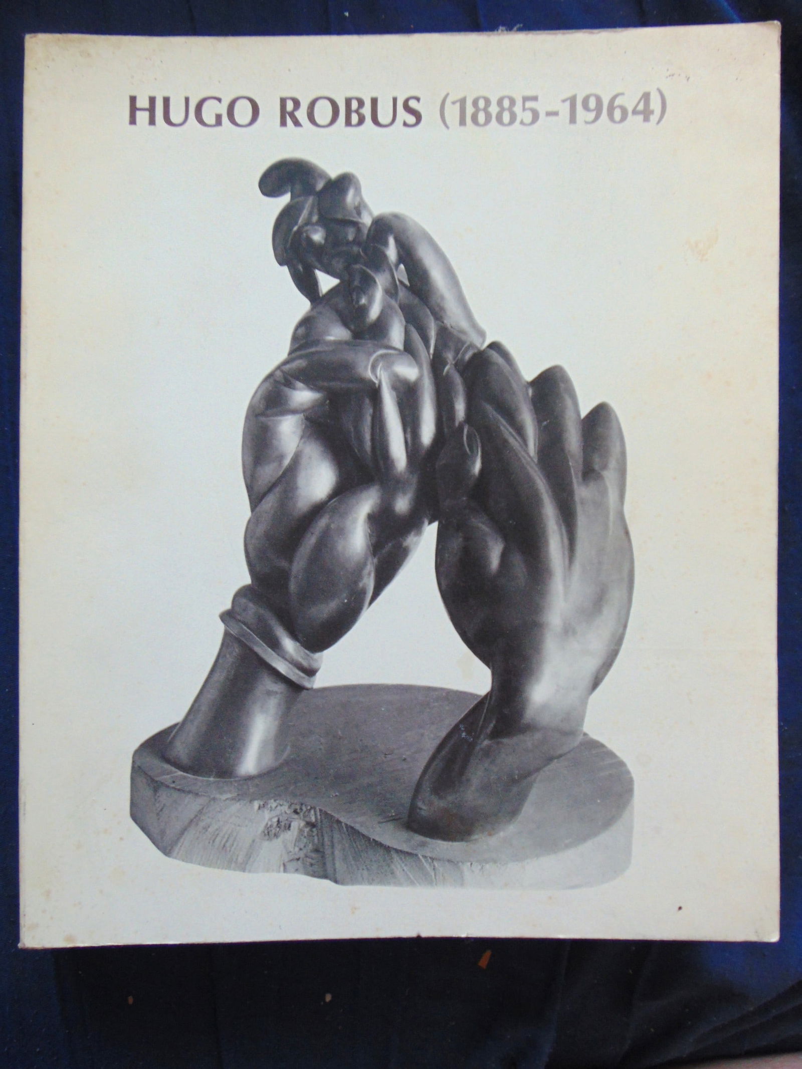 Hugo Robus 1885 - 1964: Hugo Robus 1885 - 1964 The definitive text on Hugo Robus, sections include: Biography; Chronology; Exhibitions with reviews and notes; Catalogue Raisonne: Sculpture and Studies; Bibliography: and an I
