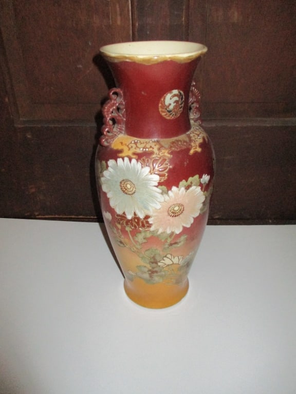 Satsuma Mantel Vase (1 of 4)