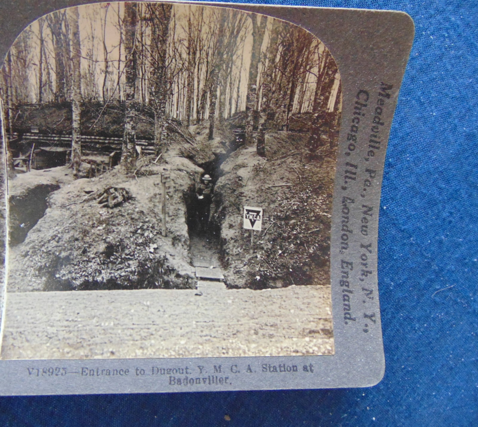Entrance to Dugout - YMCA - World War One I: Entrance to Dugout - YMCA - World War One I Medium: Stereoview Condition Report Very Good Subject References: Stereoviews ? Stereocard Stereo Card