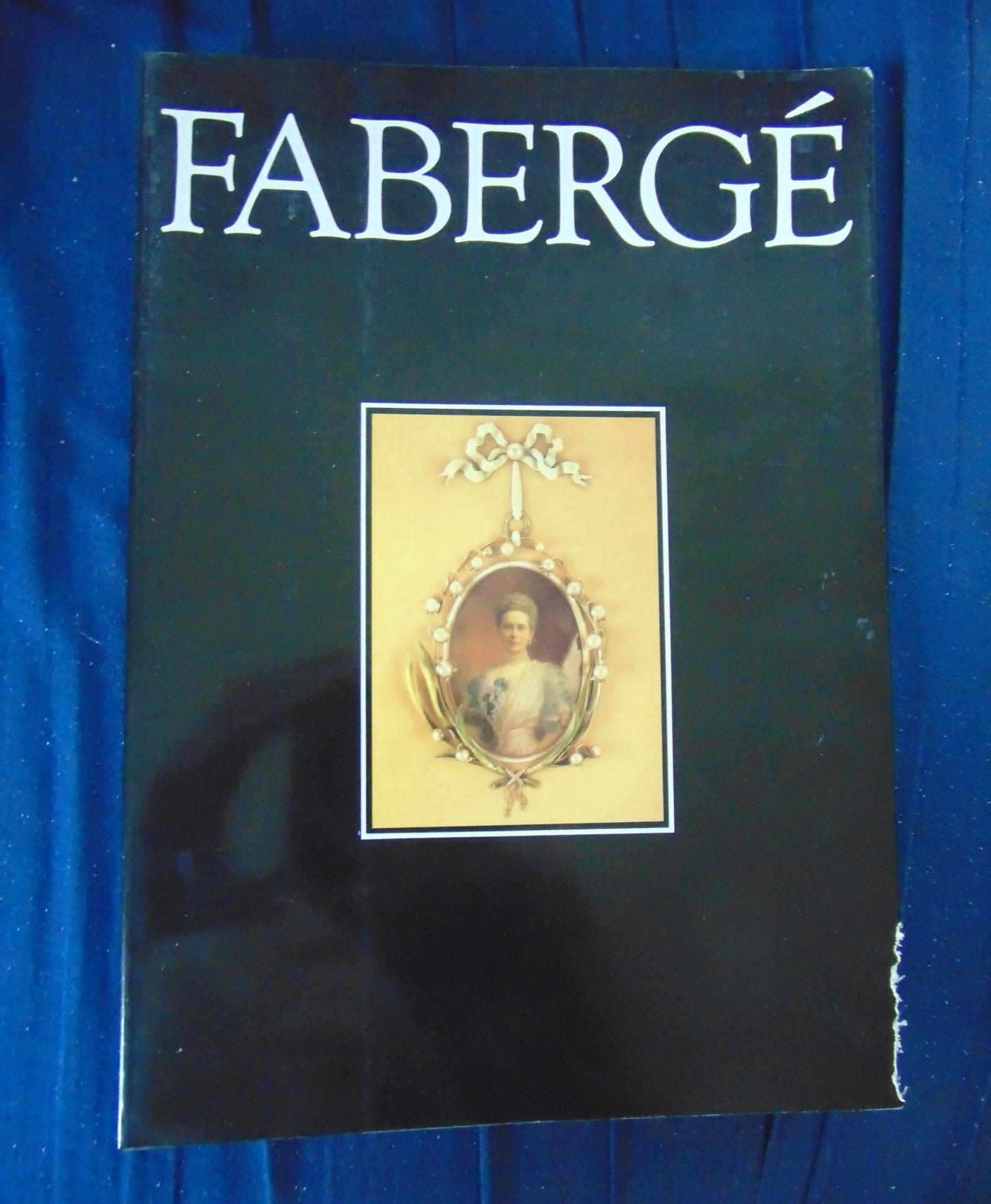 K Faberge and Golden Age of Russian Jewelry: Faberge and Golden Age of Russian Jewelry Exhibition. Text in Japanese. Supported by the State Historical Museum.Rare Illustrations: Color & Black White Dated: 1991 Pages: 95
