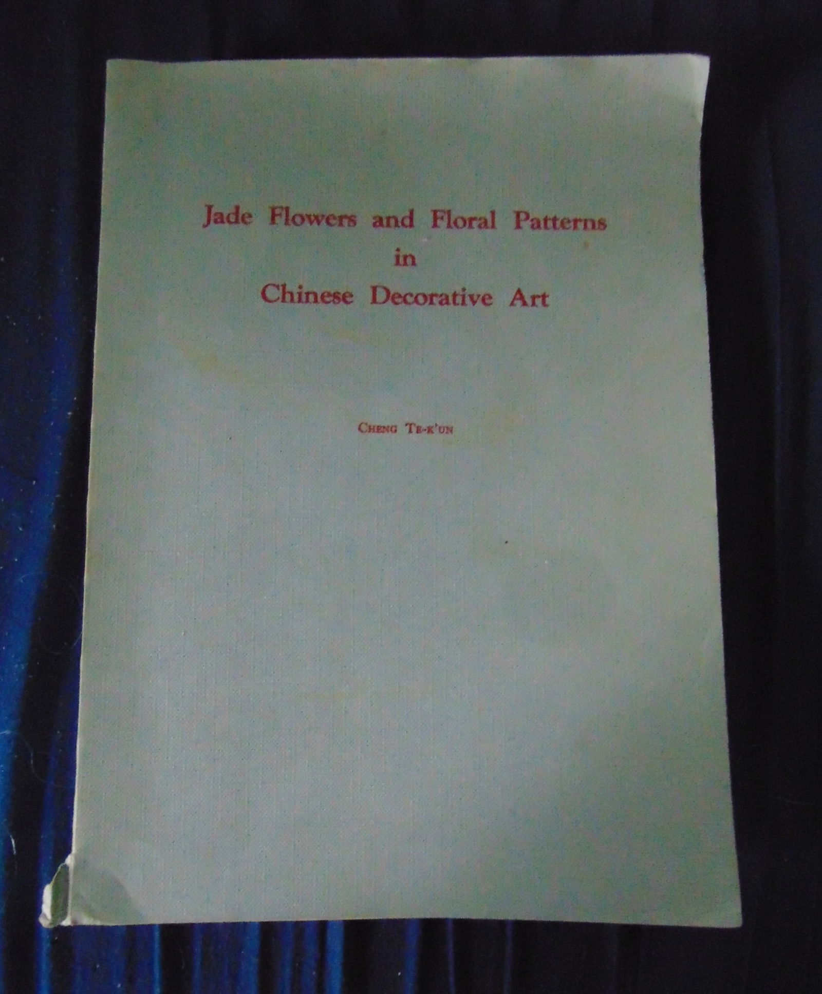 Jade Flowers & Floral Patterns in Chinese Art: Jade Flowers & Floral Patterns in Chinese Decorative Art Limited to 600 copies. "This paper is devoted to the study of a specialized group of carved jade flowers whic