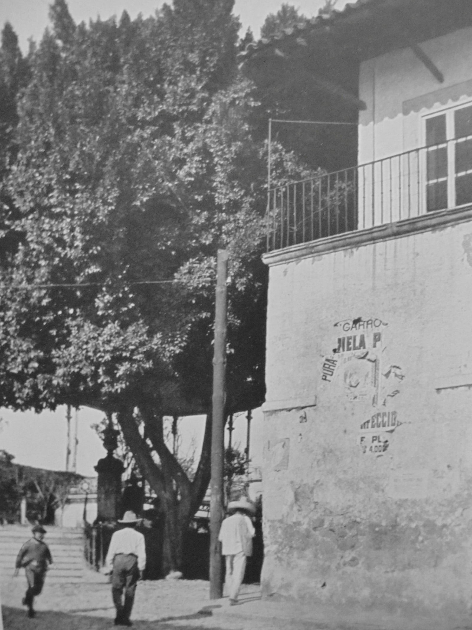 Street Corner - Cuernavaca - Mexico: Street Corner - Cuernavaca Print Type: Halftone Date: c1915 Dimensions: 12 x 9" Subject: Mexican Architecture History Condition Report: Good plus Subject References: 249 MTA