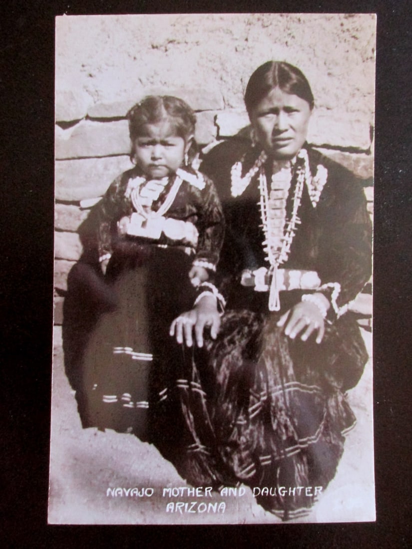 Navajo Mother and Daughter Arizona (1 of 3)