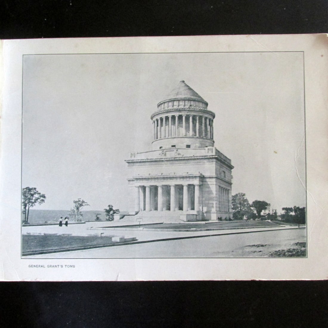 General Grant's Tomb - New York Ciy: General Grant's Tomb - New York Ciy Print Type: Halftone Date: Circa 1920 - 1930's Dimensions: 8 x 6 1/4" Condition Report: Good plus