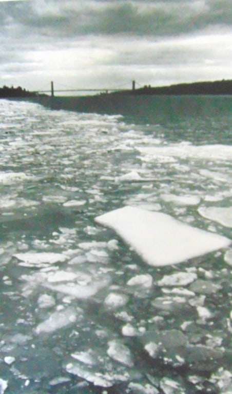 Ice On The Hudson (1 of 2)