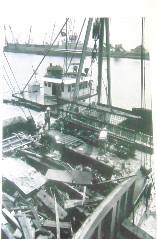 Driftmaster Army Vessel Cleans the Harbor (1 of 2)