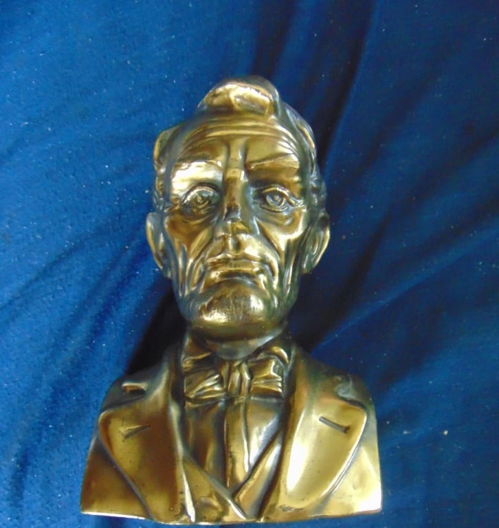 Bust of Abraham Lincoln (1 of 3)