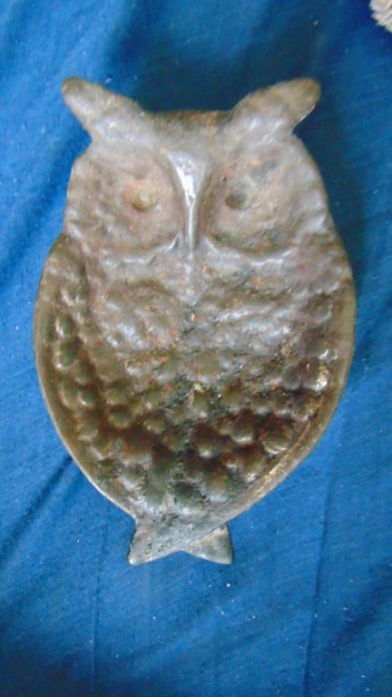 Antique Owl Iron Tray: Antique Owl Iron Tray Four bottom rests. Rare Date/Period: Circa 1860's Dimensions: 6 x 4" Provenance: Hill House Condition Report Age as expected. Very good.<