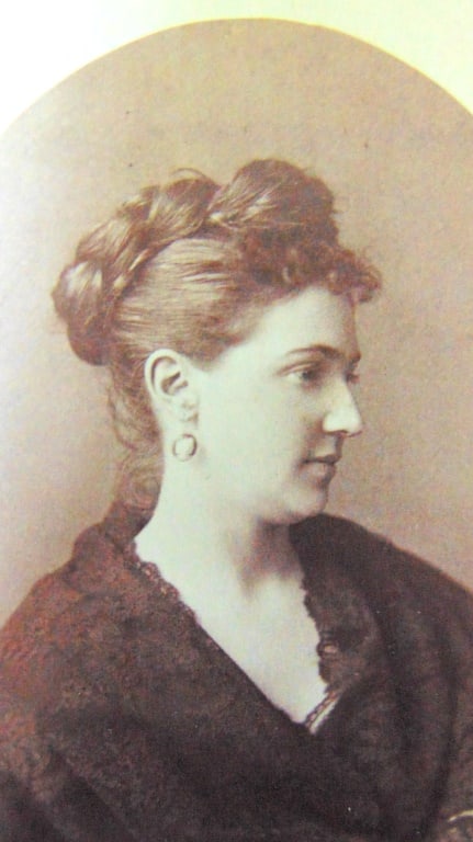 Portrait of a Lady - Henry Franklin Warren: Portrait of a Lady - Henry Franklin Warren A beautiful lady facing right. Wearing a black lace dress. With a look of contemplation. Photographer: Henry Franklin Warren (1859-1943) Dated: C1900