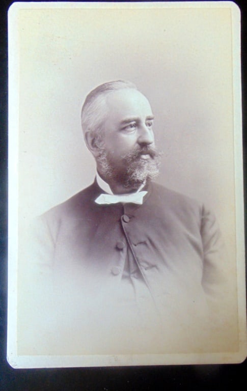 Portrait by Hovey & Brainerd, Rome, New York: Portrait of a Gentleman by Hovey & Brainerd, Rome, New York Rare - Hovey was friends with George Eastman. Hovey & Brainerd was a photography studio in Rome, New York that was f