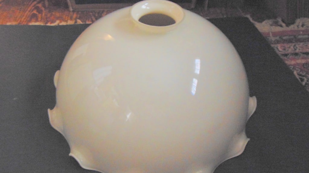 Wonderful Clamshell Shade From Woolworth's (1 of 4)