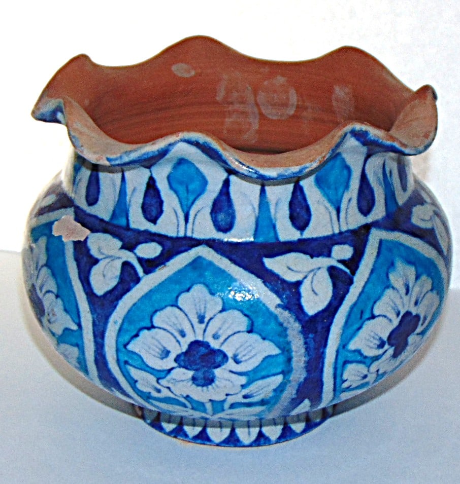 Polychrome Tin-Glazed Earthenware Majolica/Talave: Polychrome Tin-Glazed Earthenware Majolica/Talave Dimensions: D 15 H 7 Base 4 Provenance: Hill House Pottery Collections Condition Report Few glaze chips.