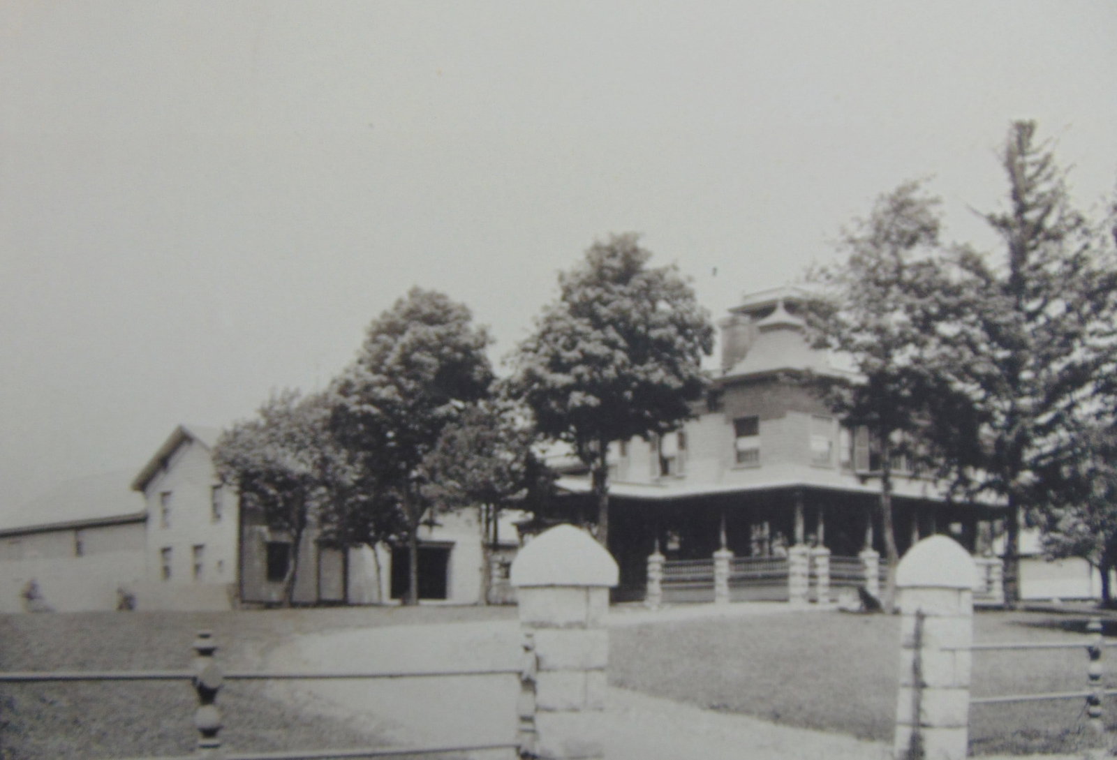 Residence of C. E. Crawford - Middletown NY (1 of 2)