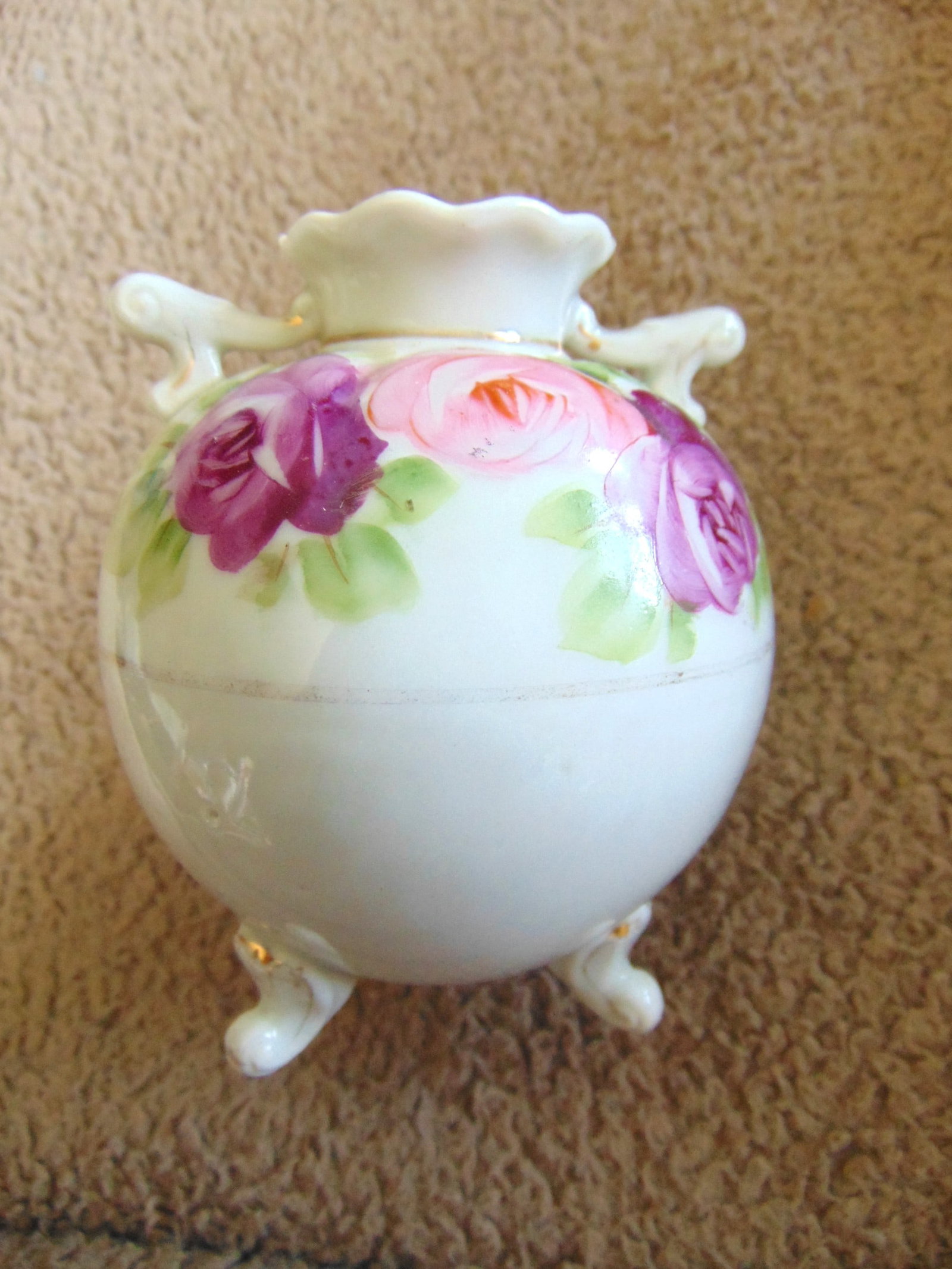 Hand Painted Japanese Tripod Vase: Hand Painted Japanese Tripod Vase Dimensions: H 4" Diamenter 10"