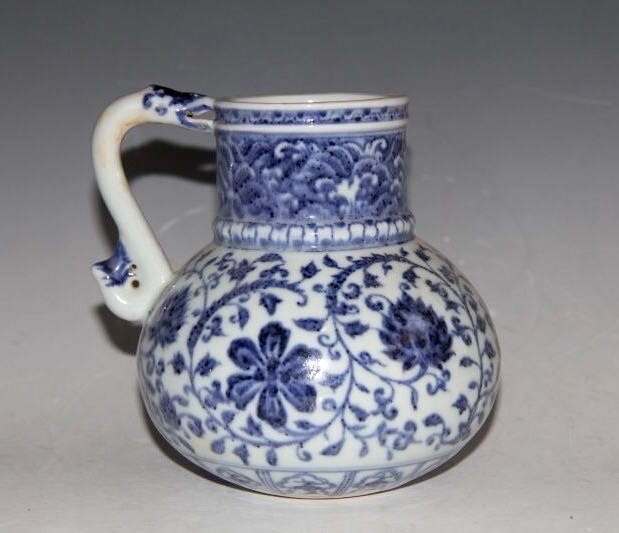 XUANDE MARK, A BLUE AND WHITE EWER (1 of 7)